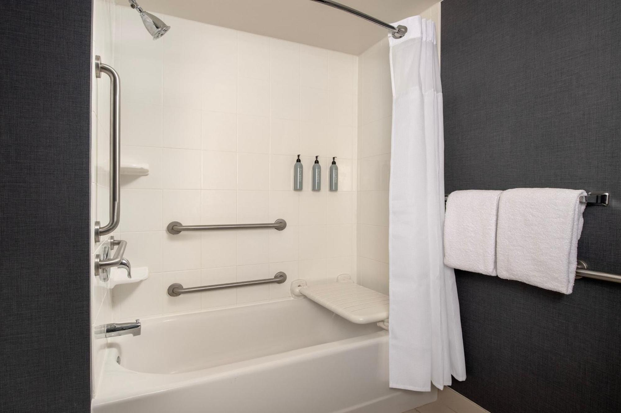 Residence Inn By Marriott Syracuse Downtown At Armory Square Extérieur photo